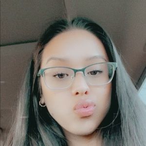 Meet your Posher, Mia